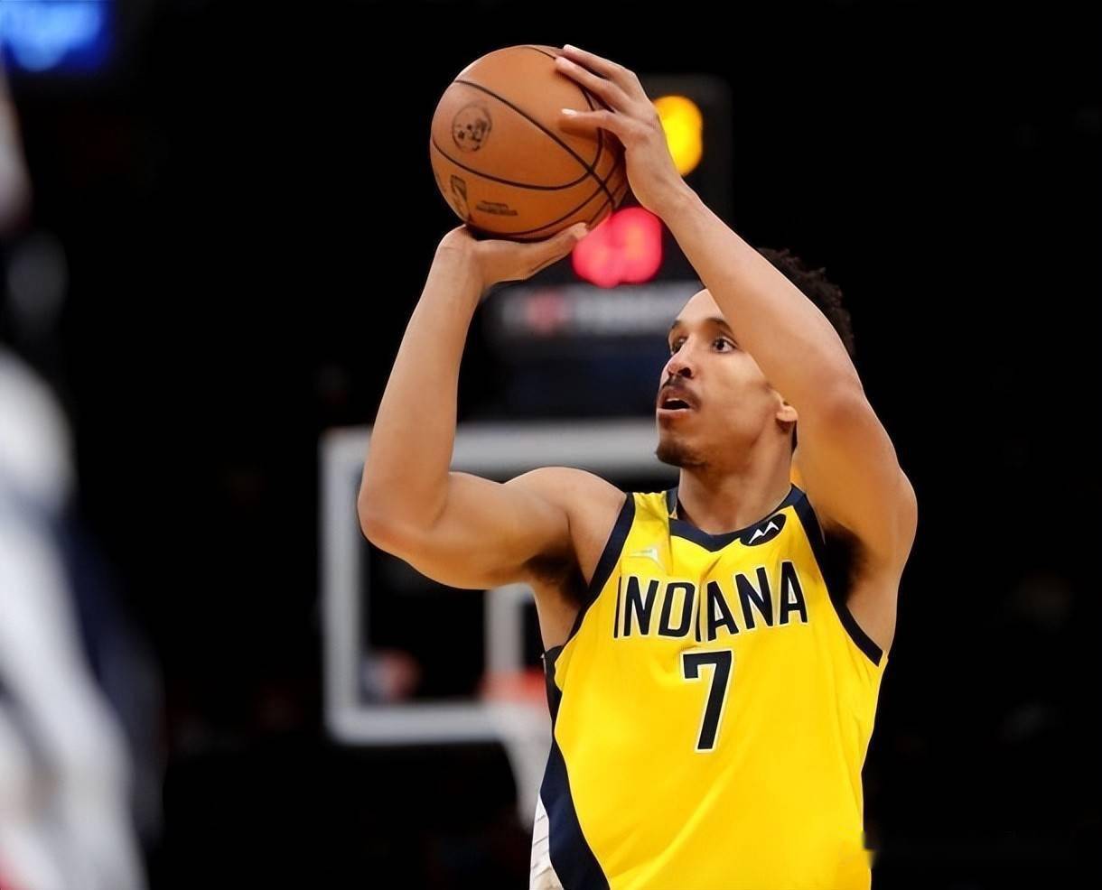 开云中文官网纽卡斯尔发布备战花絮，今夜官宣签约，NBA季后赛任务艰巨，心理建设被强调的简单介绍