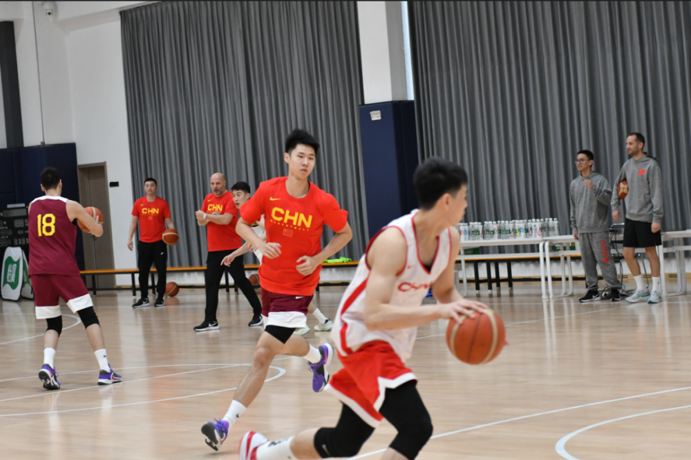 开云中文官网关于深圳男篮训练开放日，转会期止住颓势引欢呼，社区盾在即，轮换策略成焦点的信息