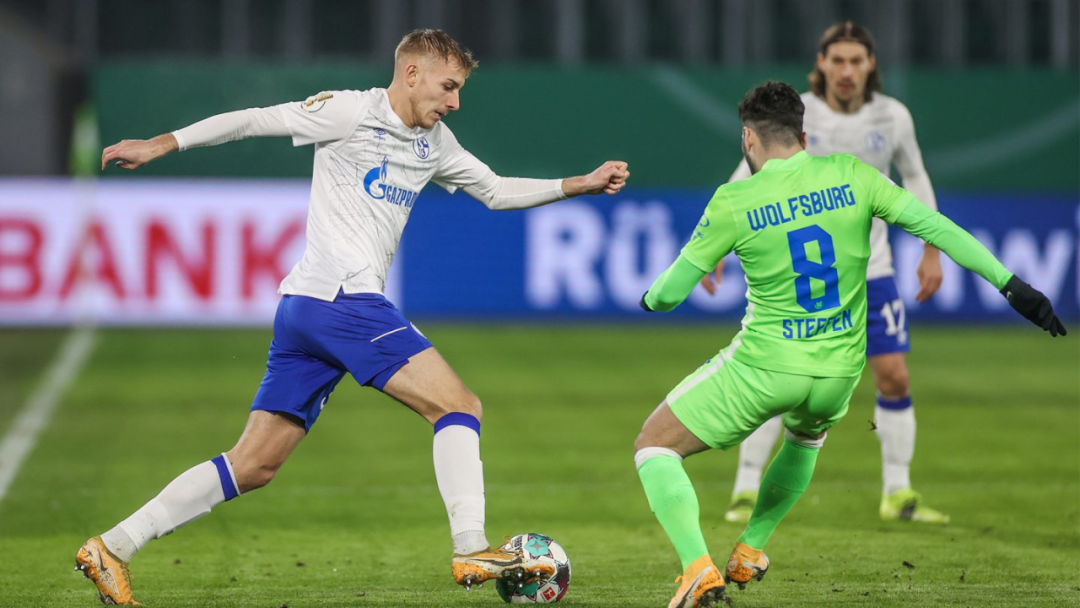 开云品牌转折点！武汉三镇门线救险，德国杯赛后攻防权衡，引发热议，赛程密集仍需轮换的简单介绍